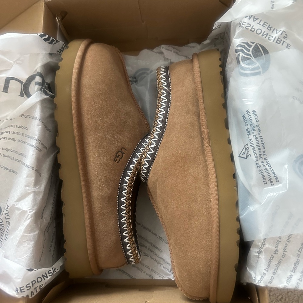 UGG Women’s Tasman Slippers in Chestnut